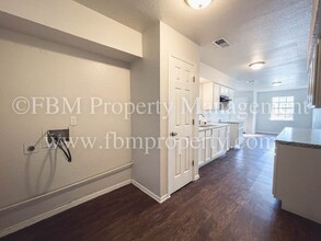 1603 S Hall St in Ennis, TX - Building Photo - Building Photo