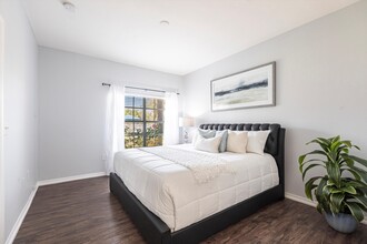 Westbury at Lake Brandon in Brandon, FL - Building Photo - Building Photo