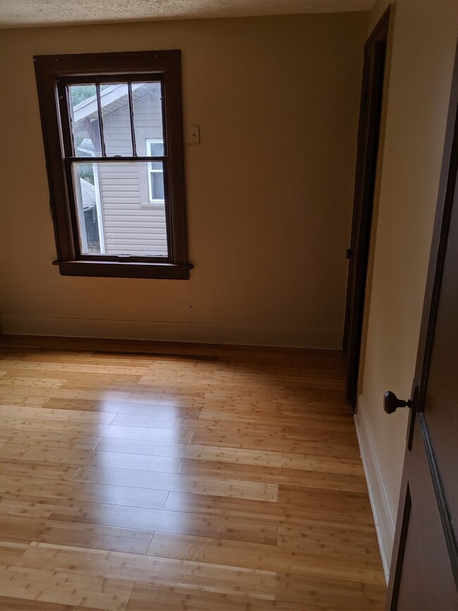 property at 924 Broad Ave NW