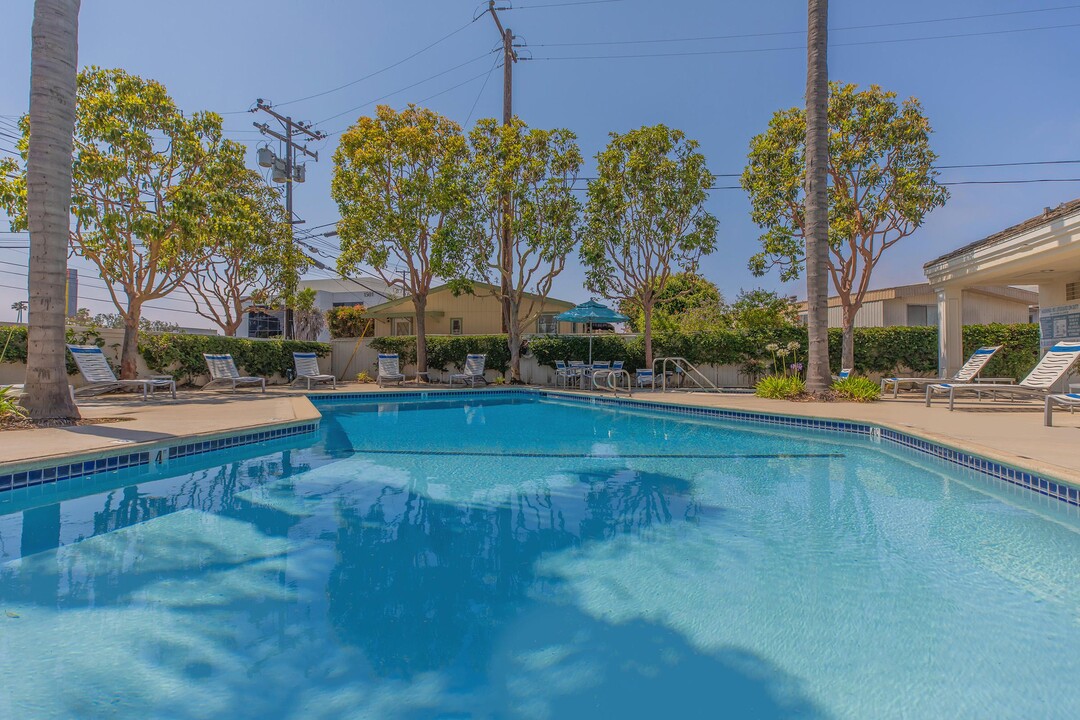 Sandpointe Cove Apartment Homes in Newport Beach, CA - Building Photo