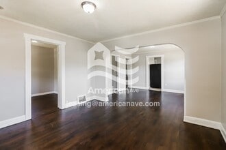 1022 E 83rd Terrace in Kansas City, MO - Foto de edificio - Building Photo