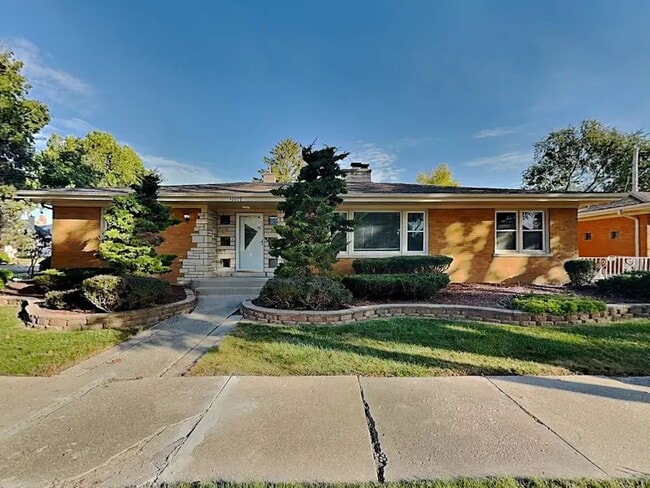 10125 Kent St in Westchester, IL - Building Photo - Building Photo