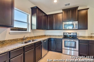 11828 Luckey Falls in San Antonio, TX - Foto de edificio - Building Photo