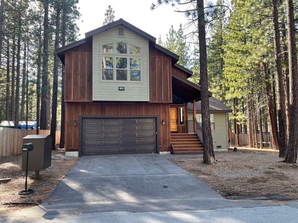 1290 Heather Lake Rd in South Lake Tahoe, CA - Foto de edificio