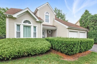 421 Concord Ln in Elk Grove Village, IL - Building Photo - Building Photo