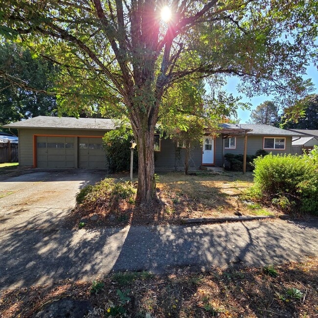 3435 NE Canterbury Cir