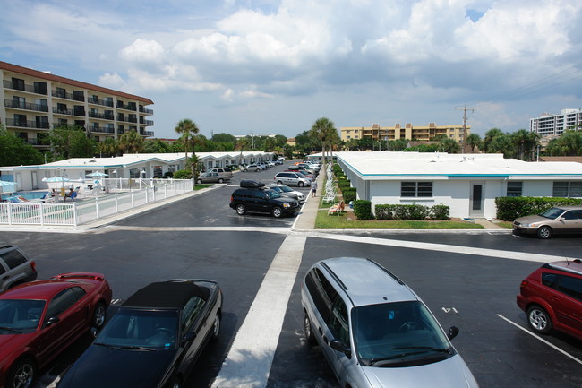 6334 Midnight Pass Rd in Sarasota, FL - Foto de edificio - Building Photo