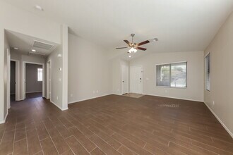 8028 S 48th Ln in Phoenix, AZ - Building Photo - Building Photo