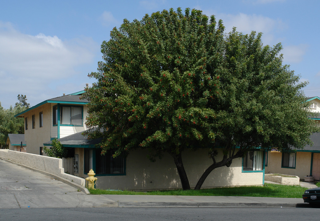 109 S. Poe St in Lake Elsinore, CA - Foto de edificio