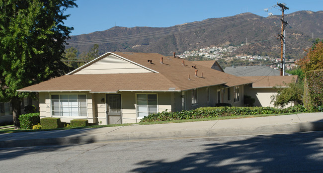 3615 Valihi Way in Glendale, CA - Foto de edificio - Building Photo