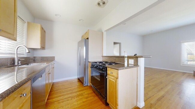 1514 Manhattan Beach Blvd, Unit D in Manhattan Beach, CA - Foto de edificio - Building Photo