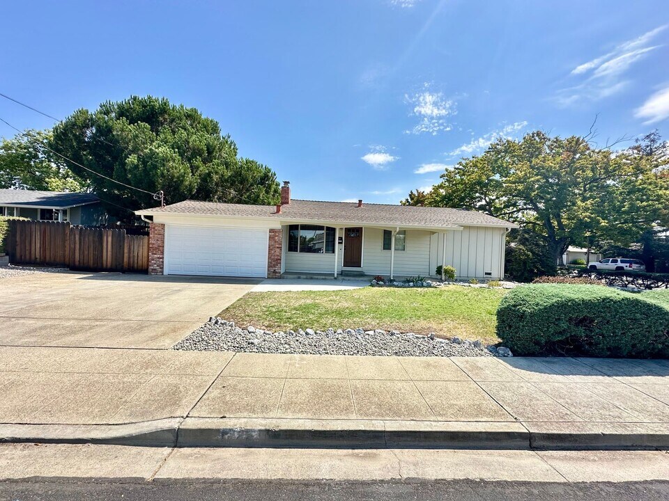 1222 Wagoner Dr in Livermore, CA - Building Photo
