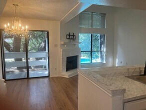 5840 Spring Valley Rd in Dallas, TX - Building Photo - Building Photo