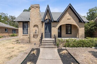 2511 Burlington Blvd in Dallas, TX - Building Photo - Building Photo