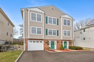 105 Dean St in Stamford, CT - Building Photo