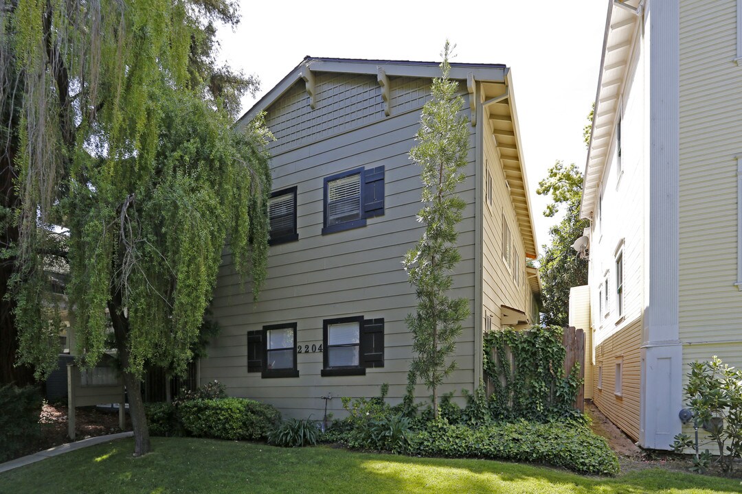 2204 N St in Sacramento, CA - Building Photo