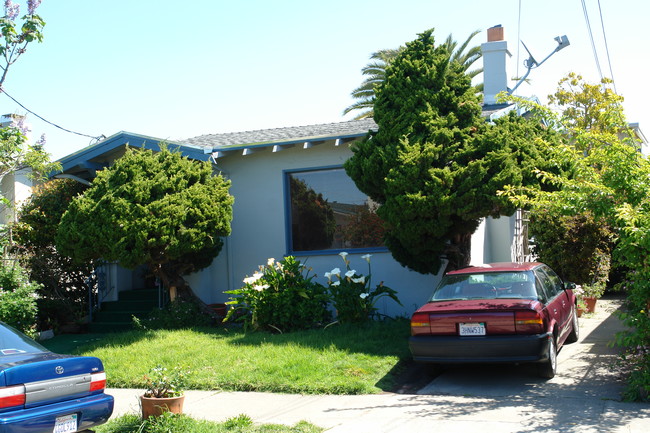 2809 Stanton St in Berkeley, CA - Building Photo - Building Photo