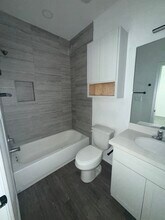 2909 Basil Dr, Unit 3 in Weslaco, TX - Foto de edificio - Building Photo