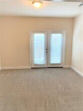 555 Hampshire Dr in Lewisville, TX - Foto de edificio - Building Photo