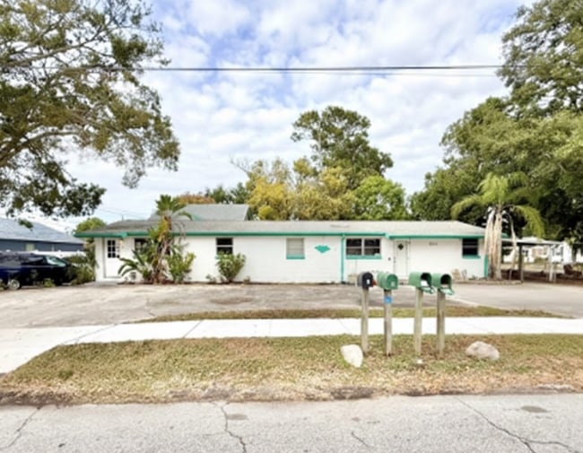 2611 41st Ave N in St. Petersburg, FL - Building Photo - Building Photo