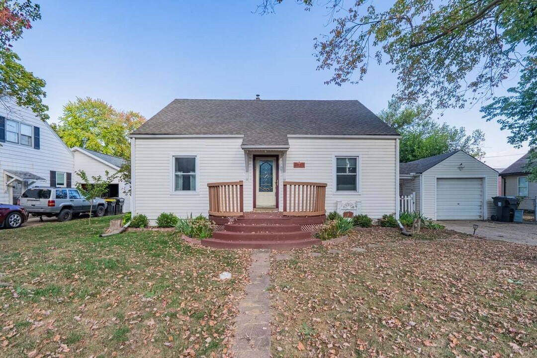 4 University Ct in Normal, IL - Building Photo
