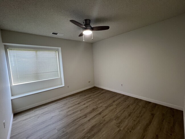 14009 Christella Ct in Bakersfield, CA - Building Photo - Building Photo