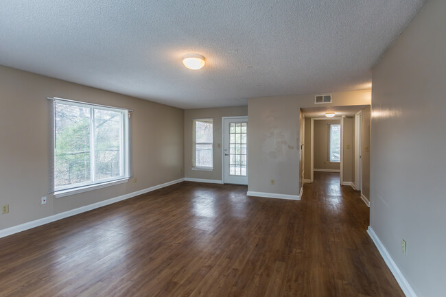 Manor Park Apartments in Memphis, TN - Building Photo - Interior Photo