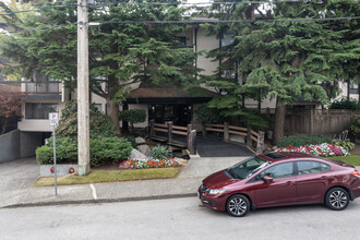 Crestwood Cedars in New Westminster, BC - Building Photo - Building Photo