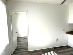 118546 Inglewood Ave in Hawthorne, CA - Foto de edificio - Building Photo