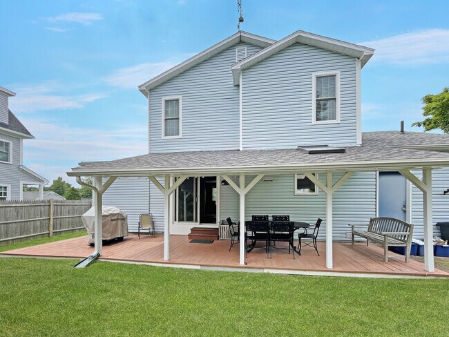 6 Iris Ave in York, ME - Building Photo - Building Photo
