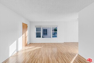 122 Croft Ave in Los Angeles, CA - Building Photo - Building Photo