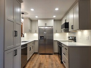 8532 NE Russell St in Portland, OR - Building Photo - Building Photo