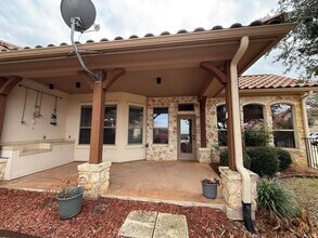 306 Enclave Cir in Horseshoe Bay, TX - Building Photo - Building Photo