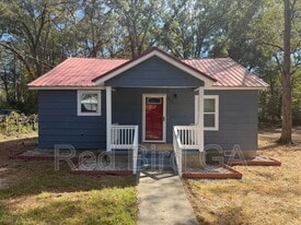 311 Hunter St in Union Point, GA - Building Photo