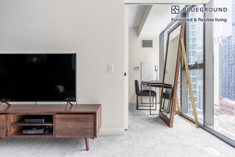 210 N Wells St in Chicago, IL - Foto de edificio - Building Photo