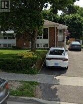 3429 Queenston Dr in Mississauga, ON - Building Photo