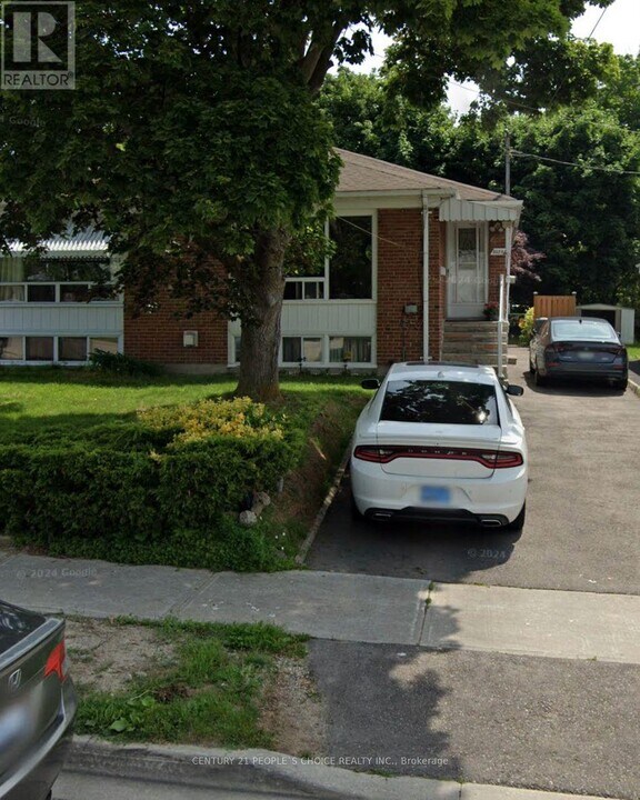 3429 Queenston Dr in Mississauga, ON - Building Photo