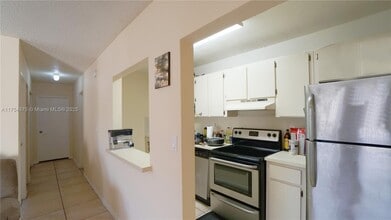 4670 NW 79th Ave, Unit 2F in Doral, FL - Foto de edificio - Building Photo