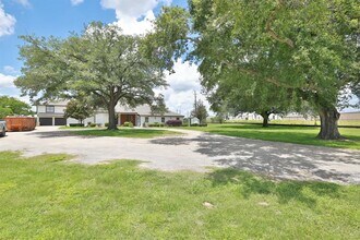 16435 Telge Rd in Cypress, TX - Foto de edificio - Building Photo