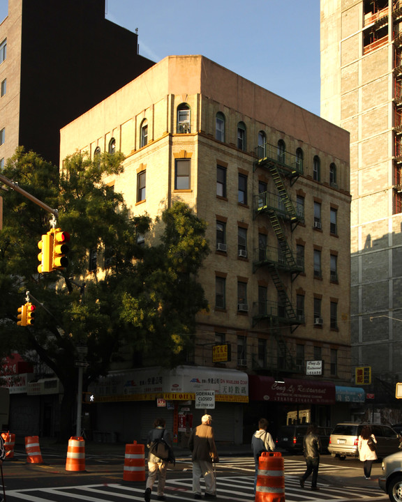 122-124 Hester St in New York, NY - Building Photo