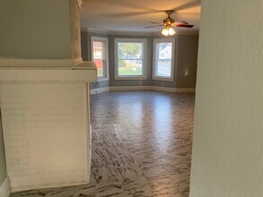 501 W Columbia Ter, Unit 2 in Peoria, IL - Foto de edificio - Building Photo