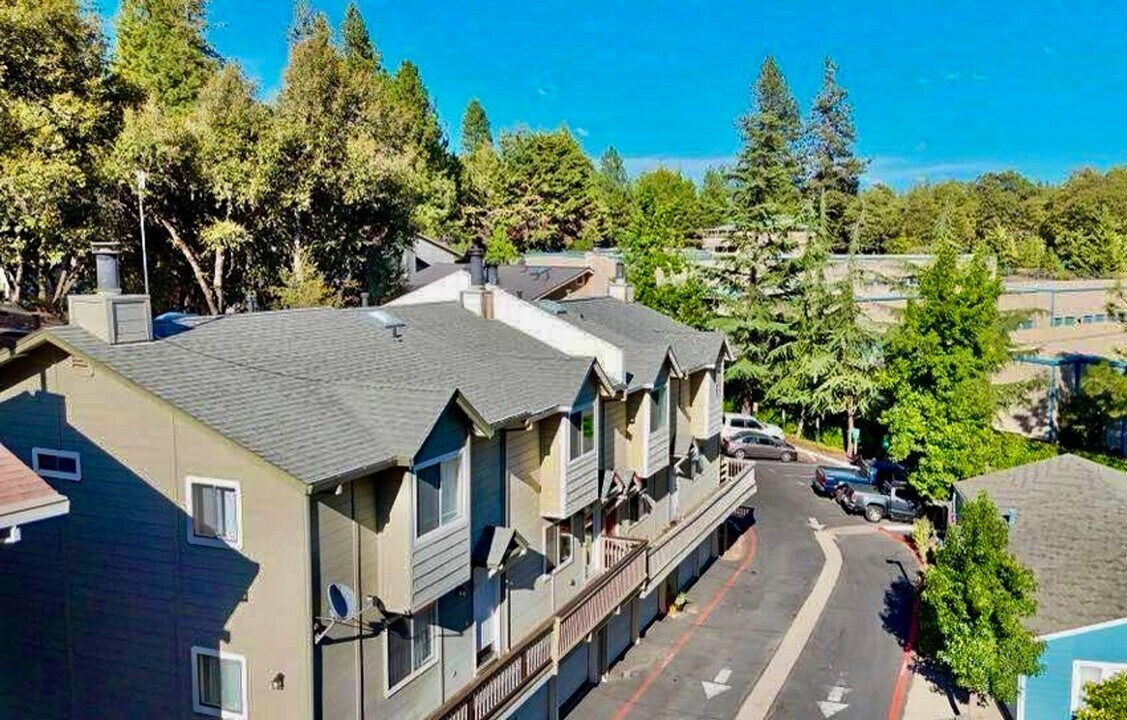 1321 Oak Ridge Dr in Colfax, CA - Building Photo