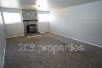 698 Berwick Dr in Boise, ID - Building Photo - Building Photo