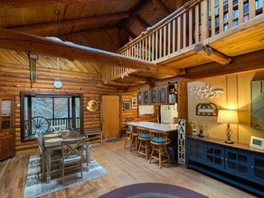 7312 E Evans Creek Rd in Rogue River, OR - Building Photo - Building Photo