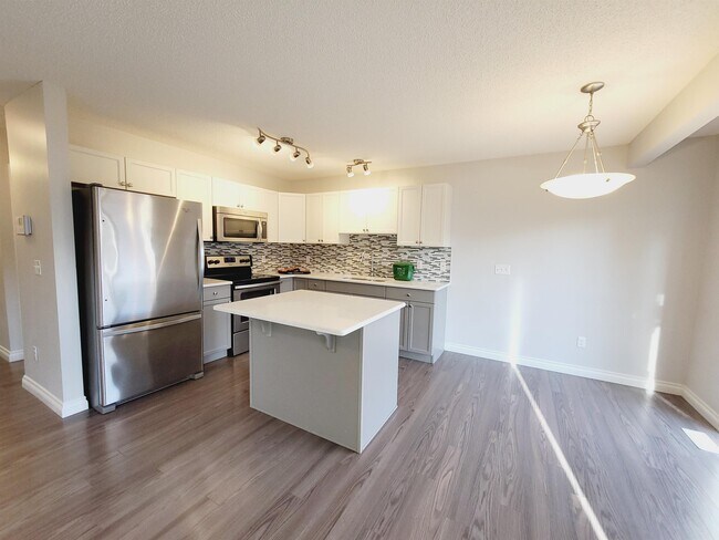 445 Brintnell Blvd NW in Edmonton, AB - Building Photo - Building Photo