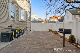 1061 Saratoga St-Unit -2A in Boston, MA - Foto de edificio - Building Photo
