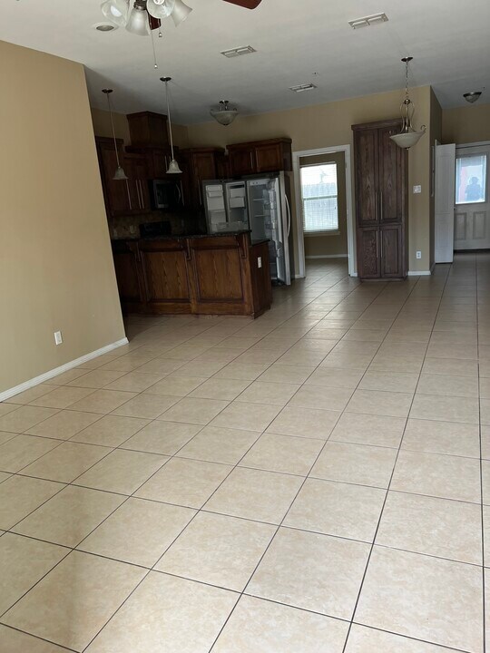 3005 S L St in McAllen, TX - Building Photo