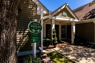 Oaks of Woodlawn in Alexandria, VA - Building Photo