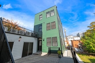 423 Quincy St NW, Unit D in Washington, DC - Foto de edificio - Building Photo