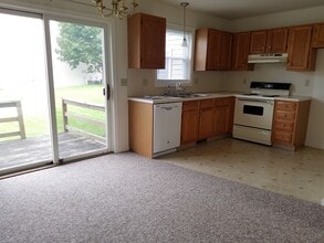 163 Tom Ave in Ephrata, PA - Foto de edificio - Building Photo